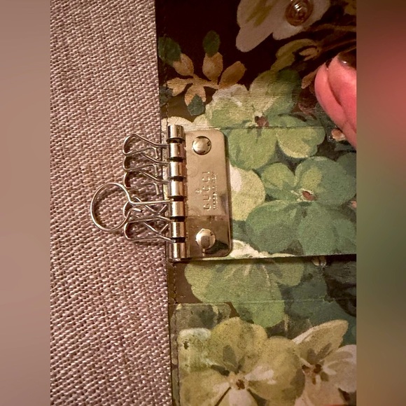Gucci Blooms Green & Black leather key case floral pattern 6 ring Authentic - Picture 6 of 16